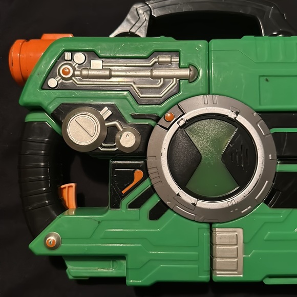 Ben 10 alien force transforming suitcase gun tech blaster - Picture 2 of 5